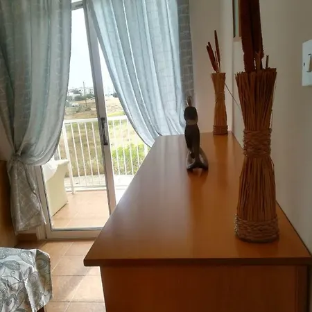 Felicity Paralimni