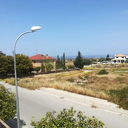 Felicity Paralimni